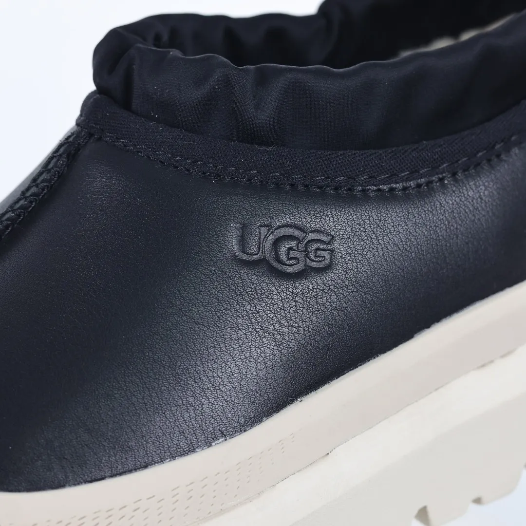 Pick up locally 💰620 Core recommendation Good price Cashmere insoles are a very suitable choice for keeping warm in winter and at home. In the new year, uug launched a series of styles, which are partial to the preferences of young consumers and have also moved to the forefront of fashion trends. Shoe body material Water-repellent coated suede upper 17mm UGGPURE™ implanted wool insole Lightweight non-slip comfortable rubber outsole With brand LOGO Trademark Comes with a full set of packaging Size: 35 36 37 38 39 40 41 42 43 44